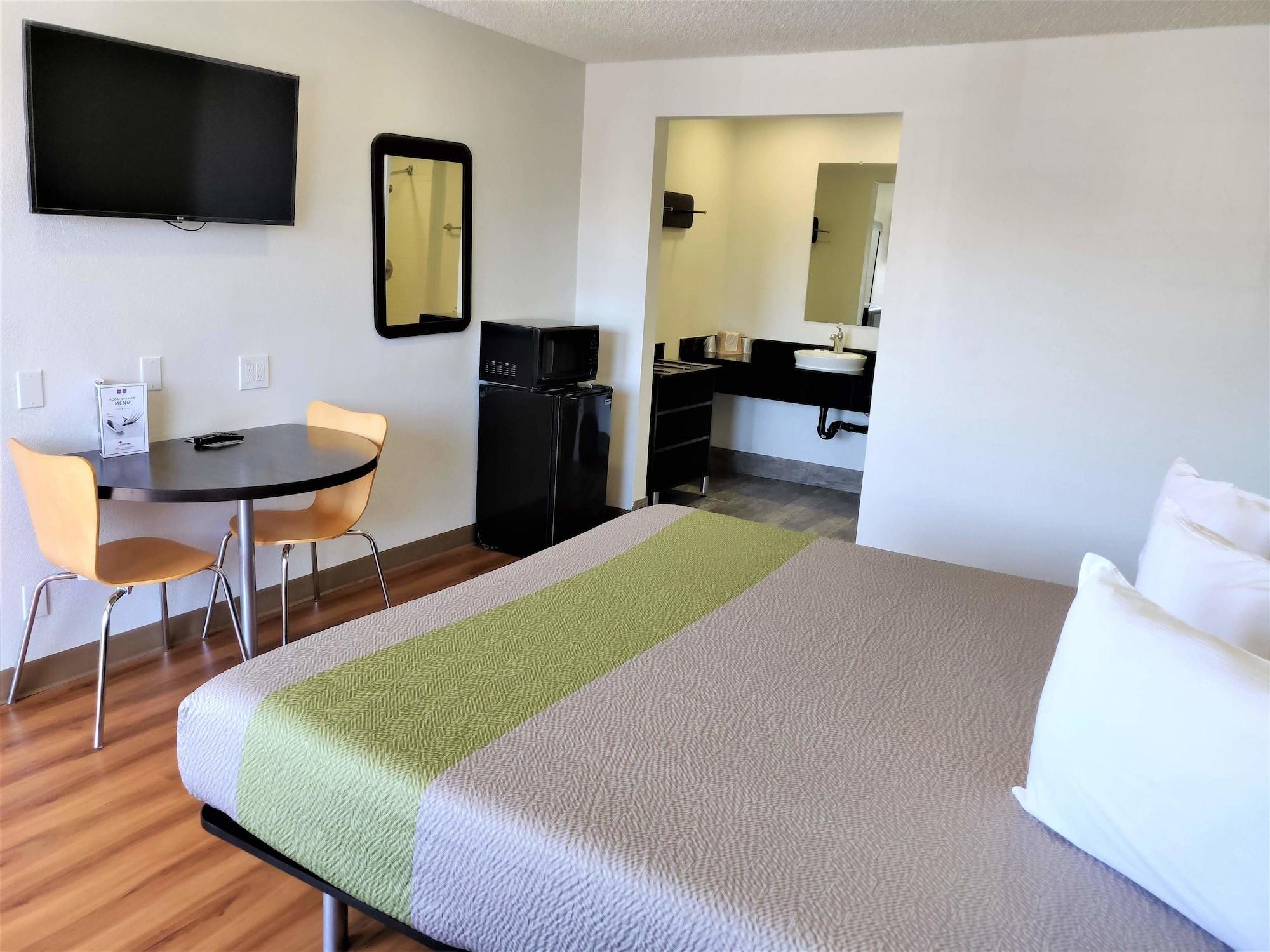 6-fresno, Ca - Yosemite Hwy Hotel
