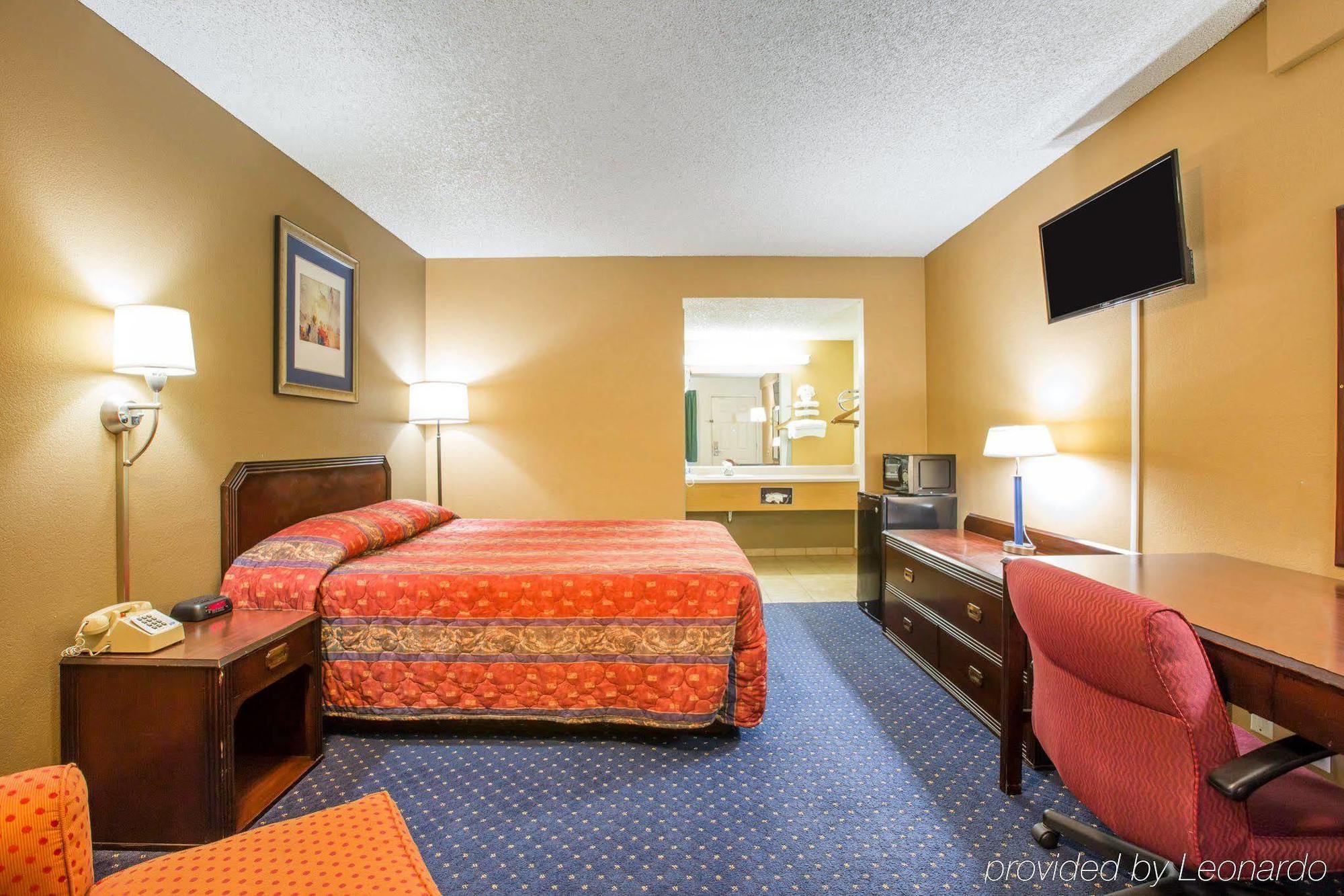6-fresno, Ca - Yosemite Hwy Hotel Fresno